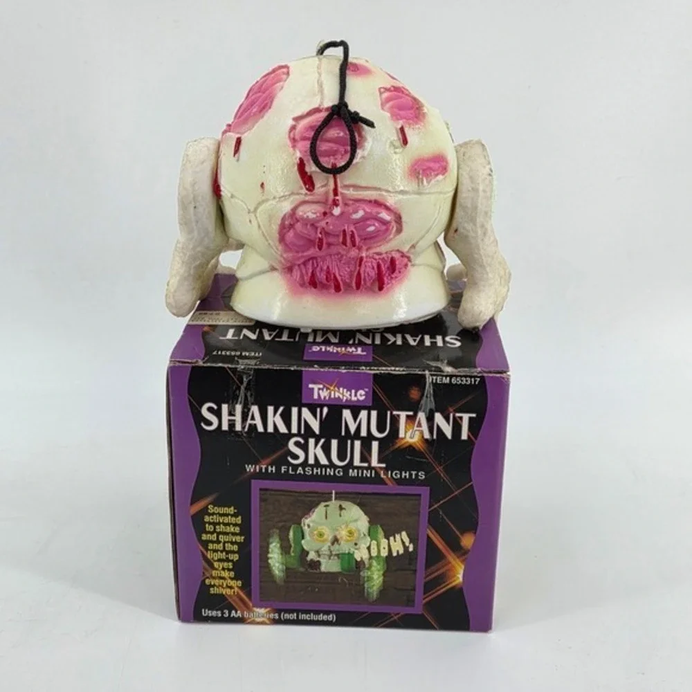 Vintage 1994 Twinkle Shakin Mutant Skull Halloween Spooky Light Up‎ Toy Tested